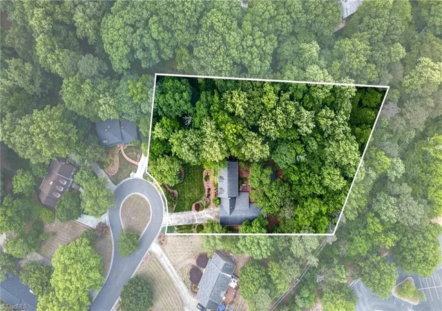 3rd image of 1319 Heathcliff Ct, High Point, NC 27262 | MLS# 1222249