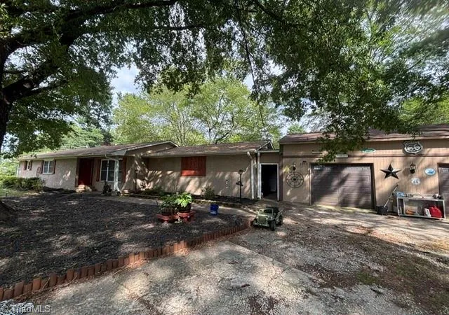 Photo 1 of Single family home for sale at 1192 N Main St, Kernersville, NC 27284 | MLS# 1230576 | Listing updated on 2026-09-16