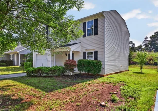 Photo 3 of Single family home for sale at 4047 Parkside Meadow Ct, Winston Salem, NC 27127 | MLS# 1228944 | Listing updated on 2026-10-09