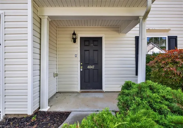 Photo 3 of Single family home for sale at 4047 Parkside Meadow Ct, Winston Salem, NC 27127 | MLS# 1228944 | Listing updated on 2026-10-09