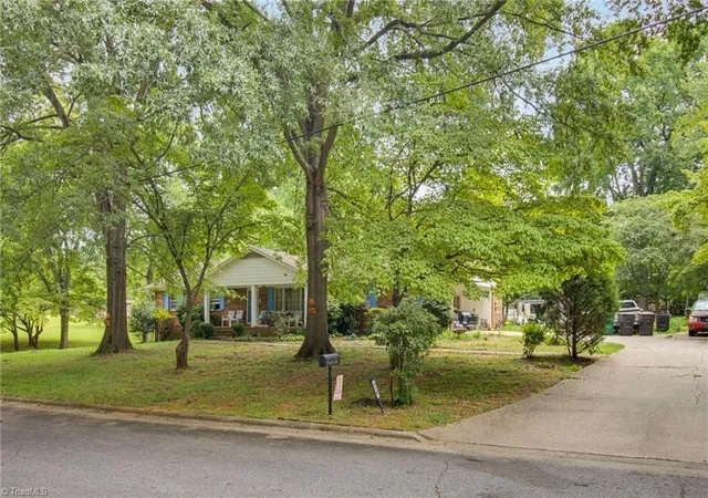 3rd image of 212 Westdale Dr, High Point, NC 27265 | MLS# 1233041