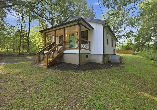 Photo 2 of Single family home for sale at 431 Dudley St, Burlington, NC 27217 | MLS# 1230971 | Listing updated on 2026-09-06