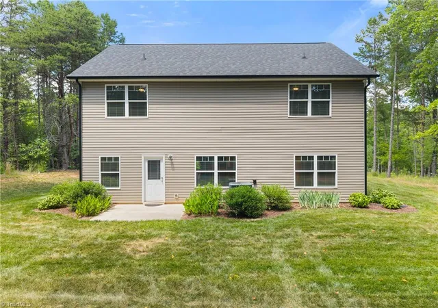 Photo 3 of Sale Pending at 1548 S Peace Hvn Rd, Clemmons, NC 27012 | MLS# 1225493 | Listing updated on 2026-09-05