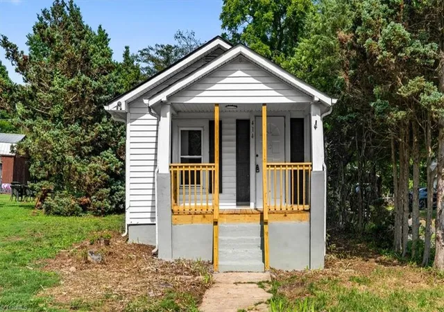 1st image of 414 Lake St, Eden, NC 27288 | MLS# 1227690