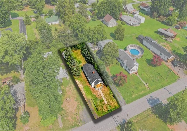 Photo 3 of Single family home for sale at 414 Lake St, Eden, NC 27288 | MLS# 1227690 | Listing updated on 2026-09-10