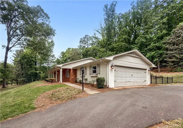 3rd image of 1011 Westmont Dr, Asheboro, NC 27205 | MLS# 1219905