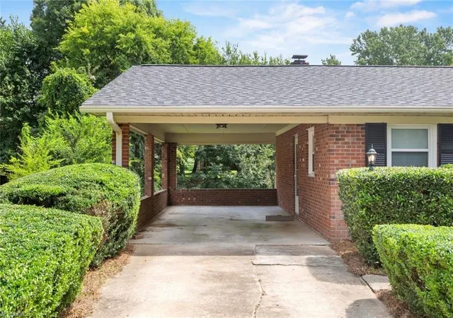 4th image of 229 Farmbrooke Ln, Winston Salem, NC 27127 | MLS# 1232983