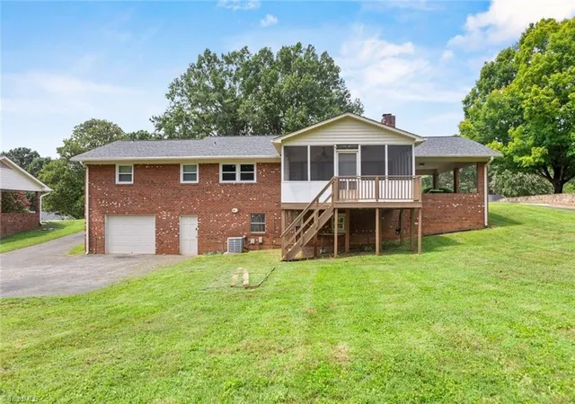 5th image of 229 Farmbrooke Ln, Winston Salem, NC 27127 | MLS# 1232983