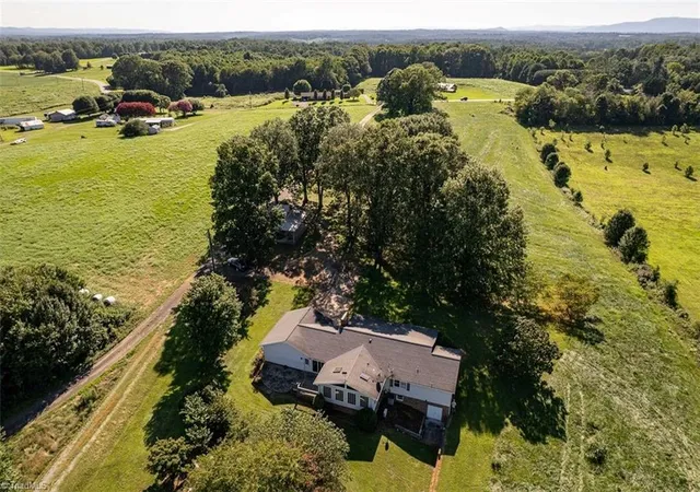 2nd image of 173 Old Meadowbrook Ln, Elkin, NC 28621 | MLS# 1229864