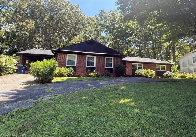 Photo 2 of Single family home for sale at 2651 Green Crst Dr, Winston Salem, NC 27106 | MLS# 1230528 | Listing updated on 2026-09-11