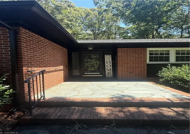 Photo 4 of Single family home for sale at 2651 Green Crst Dr, Winston Salem, NC 27106 | MLS# 1230528 | Listing updated on 2026-09-11