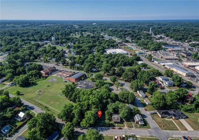 Photo 3 of Sale Pending at 207 Holderby St, Reidsville, NC 27320 | MLS# 1228571 | Listing updated on 2026-08-31