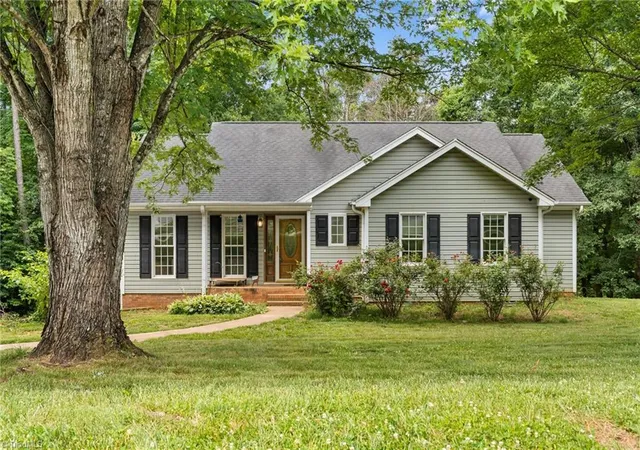 Homes for sale in King, NC | 1085 Woodbury Rd, King, NC 27021 | MLS# 1224675