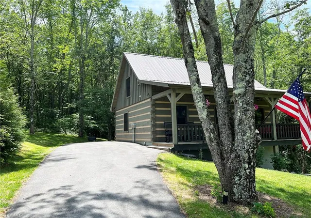 Homes for sale in Sparta, NC | 287 Hill St, Sparta, NC 28675 | MLS# 1226237