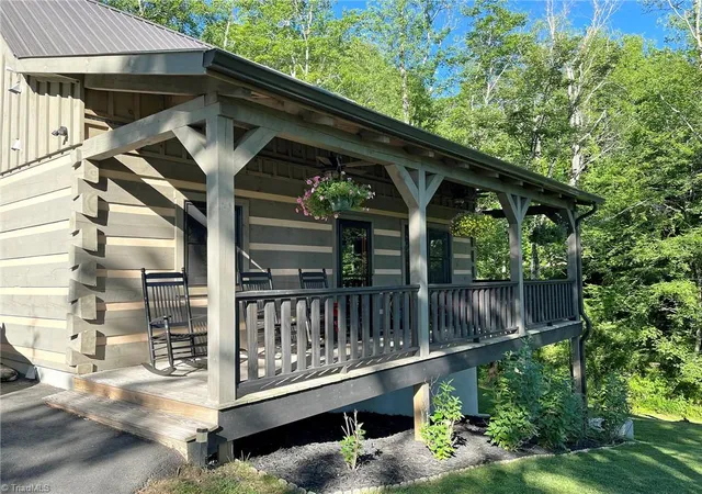 Homes for sale in Sparta, NC | 287 Hill St, Sparta, NC 28675 | MLS# 1226237