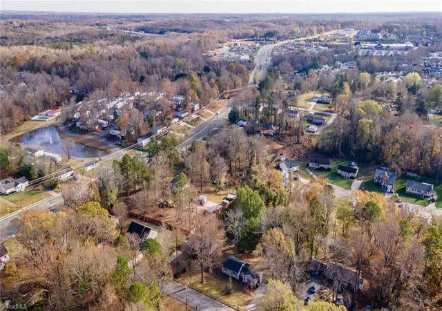 Homes for sale in Greensboro, NC | 105 W Lakefield Dr, Greensboro, NC 27406 | MLS# 1216303