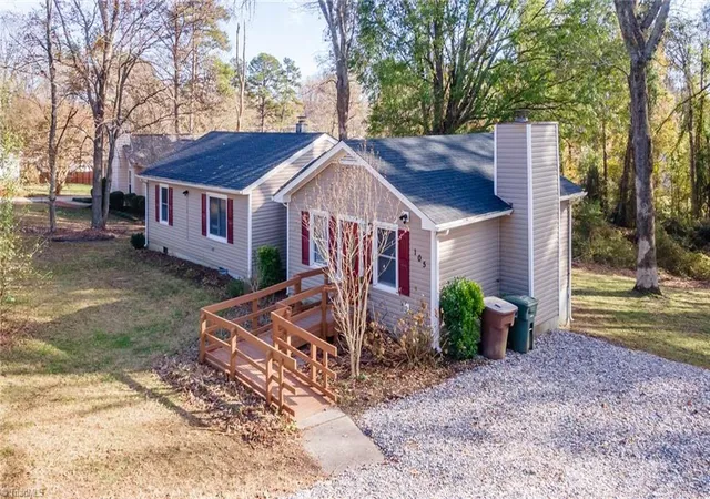 Homes for sale in Greensboro, NC | 105 W Lakefield Dr, Greensboro, NC 27406 | MLS# 1216303