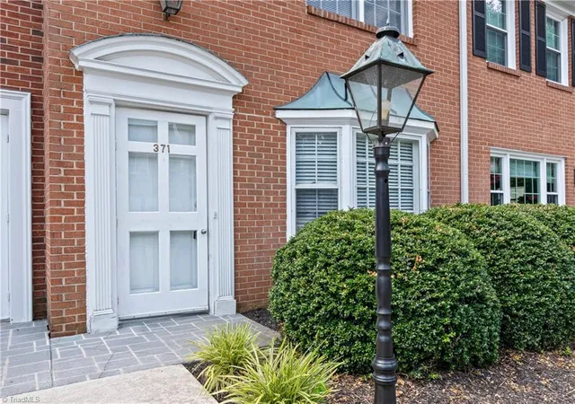 Photo 2 of Single family home for sale at 371 Hanover Arms Ct, Winston Salem, NC 27104 | MLS# 1227094 | Listing updated on 2026-08-13