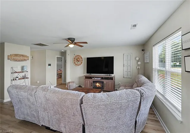 Photo 3 of Single family home for sale at 4338 Wyoming Ct, Thomasville, NC 27360 | MLS# 1233031 | Listing updated on 2026-09-19