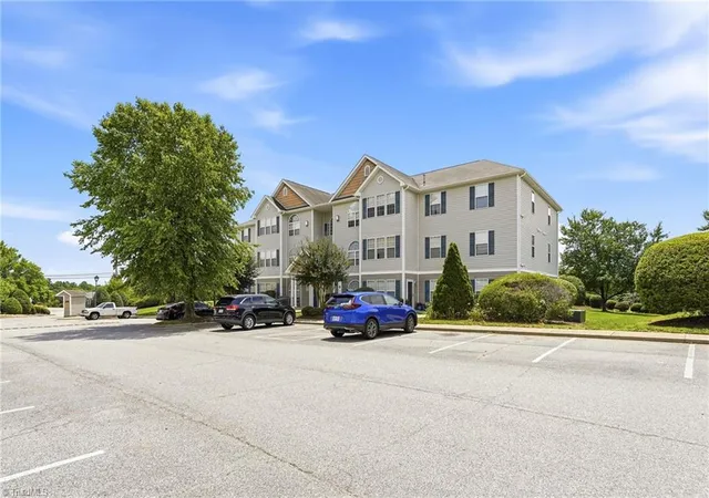 Homes for sale in High Point, NC | 6105 Hedgecock Cir #2B, High Point, NC 27265 | MLS# 1225662
