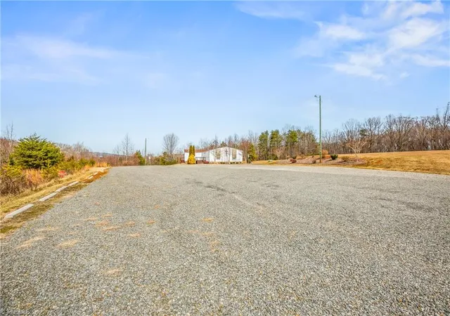 4th image of 1255 Mountain View Rd, King, NC 27021 | MLS# 1204564