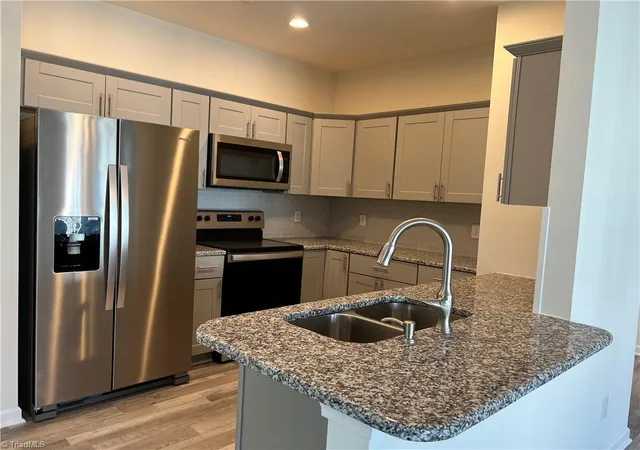 2nd image of 2607 Pennoak Wy #J, Greensboro, NC 27407 | MLS# 1210891