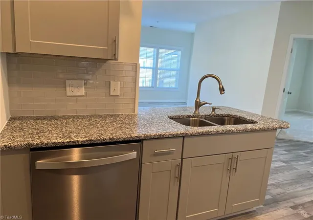3rd image of 2607 Pennoak Wy #J, Greensboro, NC 27407 | MLS# 1210891