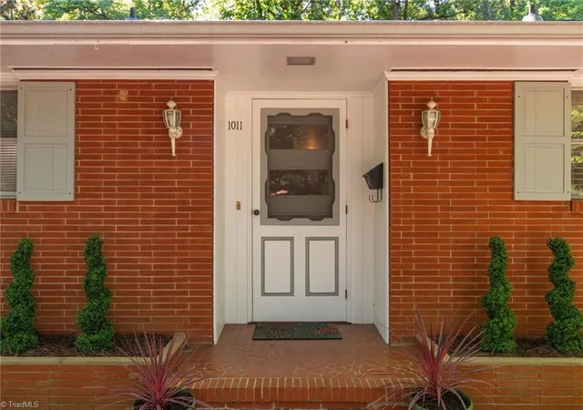 4th image of 1011 Huntingdon Rd, Winston Salem, NC 27104 | MLS# 1224647