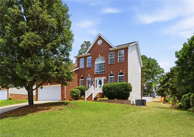 Photo 2 of Single family home for sale at 4380 Peaceford Glen Dr, High Point, NC 27265 | MLS# 1227927 | Listing updated on 2026-09-15