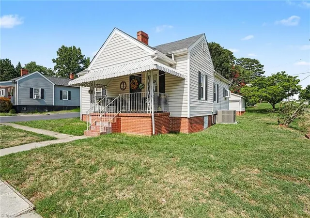 Photo 2 of Single family home for sale at 2400 Yanceyville St, Greensboro, NC 27405 | MLS# 1226638 | Listing updated on 2026-09-23