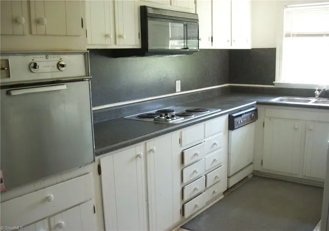 Photo 3 of Single family home for sale at 1316 Glendale Dr, Greensboro, NC 27406 | MLS# 1229053 | Listing updated on 2026-09-15