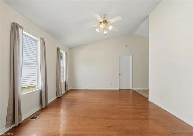 Photo 4 of Sale Pending at 808 Circle Dr, High Point, NC 27262 | MLS# 1233982 | Listing updated on 2026-09-20