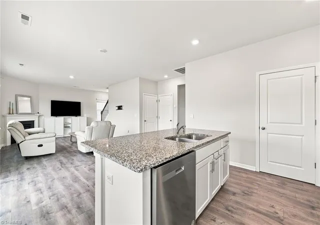 image of 1420 Carisbrooke Dr, Mebane, NC 27302 | MLS# 1228260