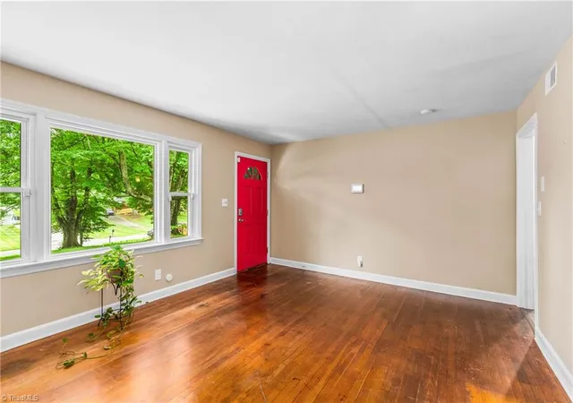 Photo 4 of Sale Pending at 4365 Wakeman Dr, Winston Salem, NC 27105 | MLS# 1229500 | Listing updated on 2026-09-04