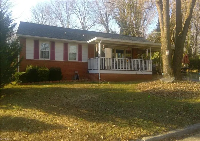 Photo 1 of Sale Pending at 3303 Frost Pl, Greensboro, NC 27405 | MLS# 1233827 | Listing updated on 2026-09-11