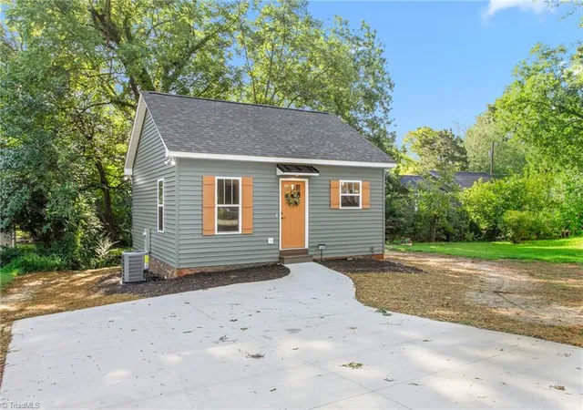 Photo 1 of Single family home for sale at 1305 E Willowbrook Dr, Burlington, NC 27215 | MLS# 1233725 | Listing updated on 2026-09-18