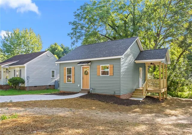 Photo 3 of Single family home for sale at 1305 E Willowbrook Dr, Burlington, NC 27215 | MLS# 1233725 | Listing updated on 2026-09-18