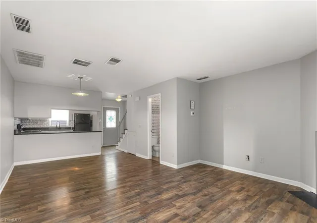 5th image of 517 Tate St, Greensboro, NC 27403