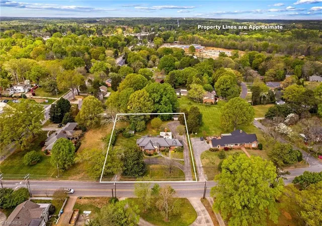 Photo 3 of Single family home for sale at 725 Mocksville Ave, Salisbury, NC 28144 | MLS# 1214891 | Listing updated on 2026-09-14
