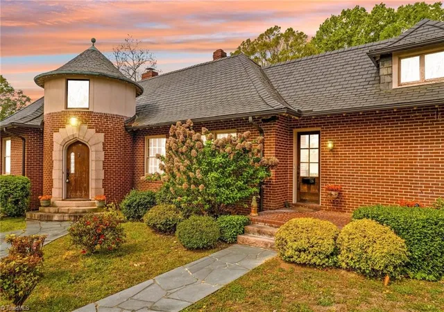 Photo 4 of Single family home for sale at 725 Mocksville Ave, Salisbury, NC 28144 | MLS# 1214891 | Listing updated on 2026-10-10