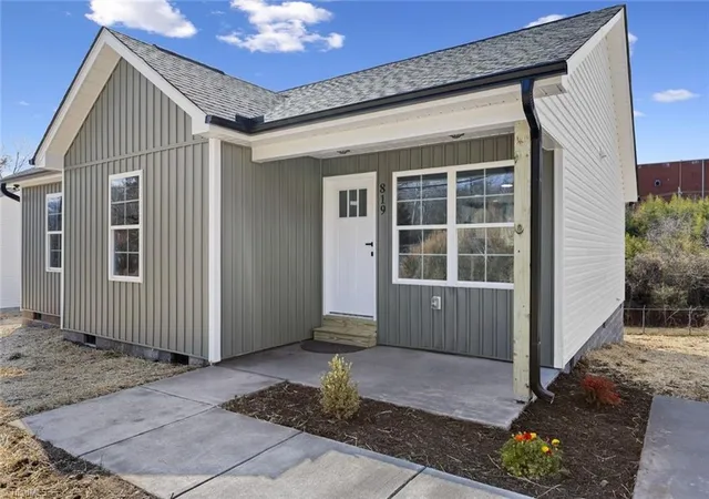 Photo 3 of Sale Pending at 819 Bridge St, Eden, NC 27288 | MLS# 1211112 | Listing updated on 2026-10-06