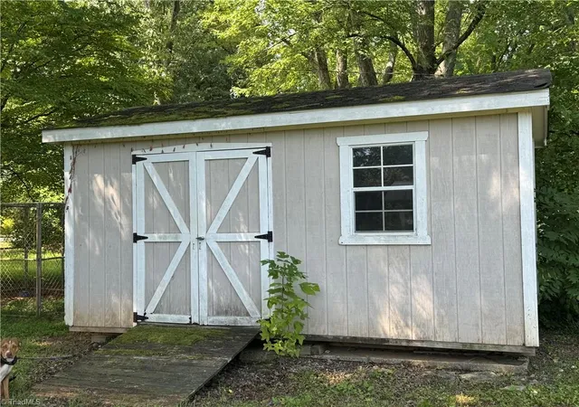4th image of 5703 Green Meadow Dr, Greensboro, NC 27410 | MLS# 1231394