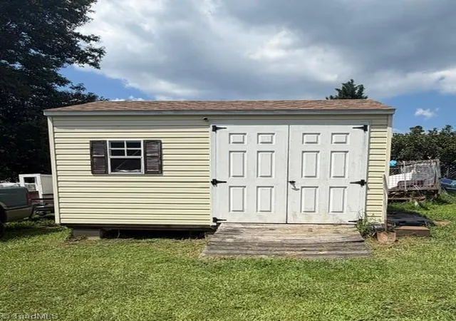 Photo 3 of Single family home for sale at 16 Crite Ct, Greensboro, NC 27405 | MLS# 1232989 | Listing updated on 2026-09-05