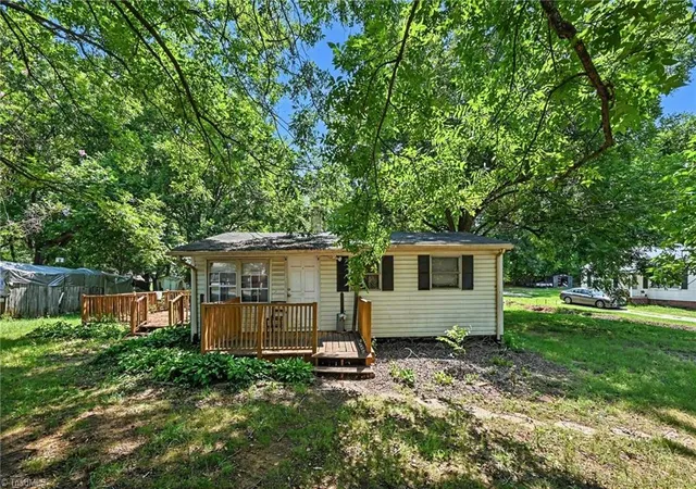 2nd image of 120 1st St, Haw River, NC 27258 | MLS# 1229384