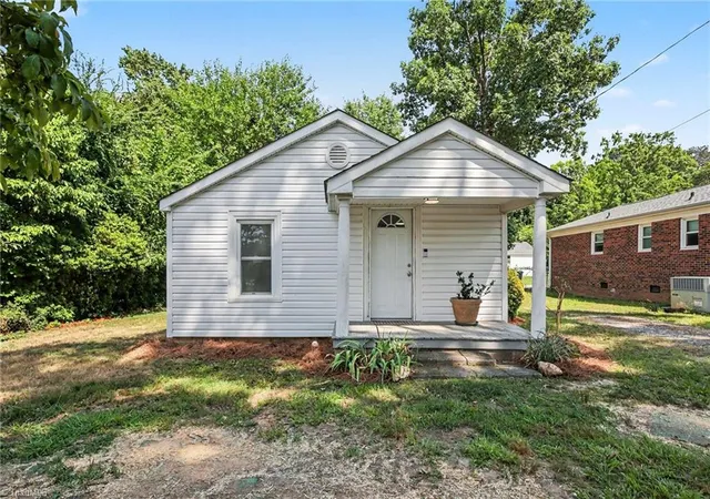 17th image of 2211 Fairfax Rd, Greensboro, NC 27407 | MLS# 1227191