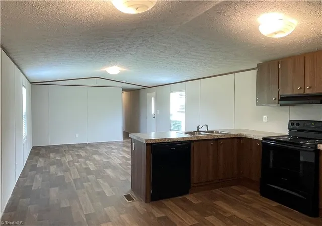 Photo 4 of Sale Pending at 200 Beam Dr, Thomasville, NC 27360 | MLS# 1234049 | Listing updated on 2026-09-09