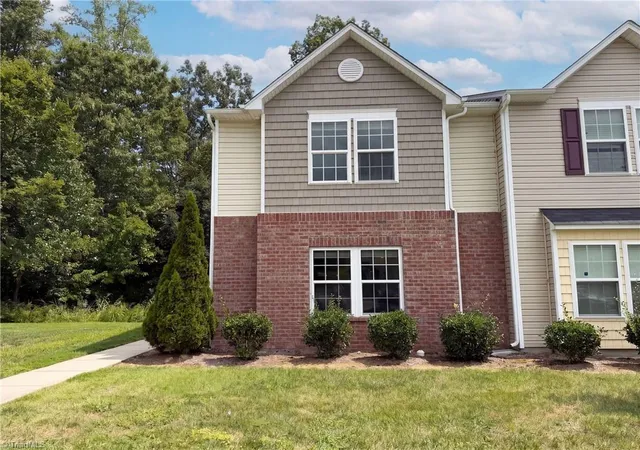 Photo 1 of Single family home for sale at 411 Sandybrooke Dr, High Point, NC 27265 | MLS# 1233360 | Listing updated on 2026-09-19