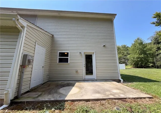 Photo 4 of Single family home for sale at 411 Sandybrooke Dr, High Point, NC 27265 | MLS# 1233360 | Listing updated on 2026-10-28