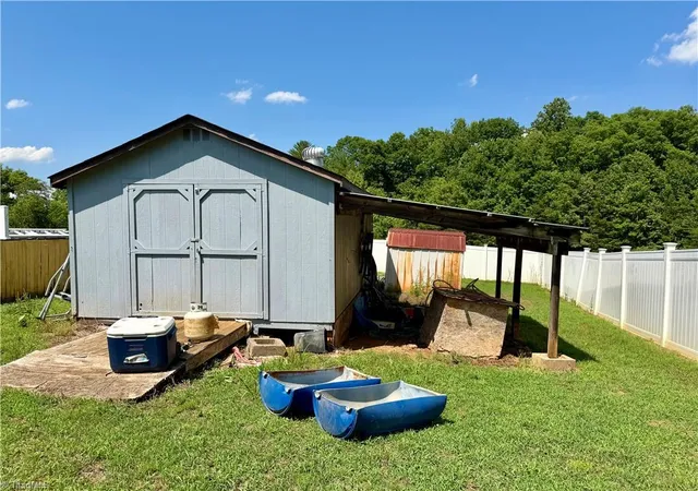 Homes for sale in Elkin, NC | 1001 Byrds Curve Rd, Elkin, NC 28621 | MLS# 1224640