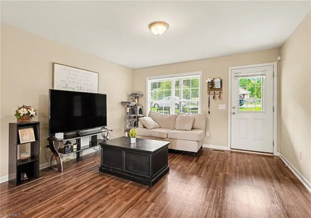 4th image of 897 Breeze Hill Rd, Asheboro, NC 27203 | MLS# 1227367